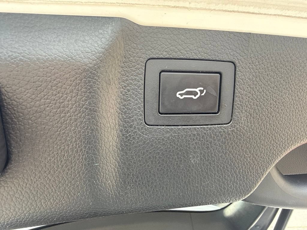 Used 2016 Hyundai Santa Fe SE w/ Option Group 03 AWD/4WD image 15