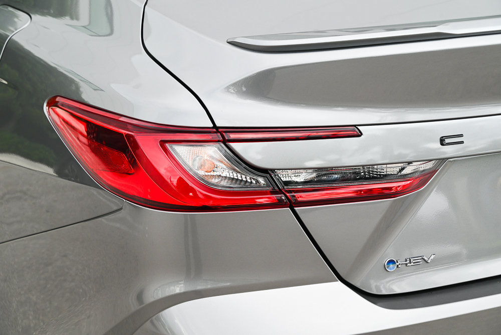 Used 2025 Toyota Camry SE w/ Convenience Package FWD image 7
