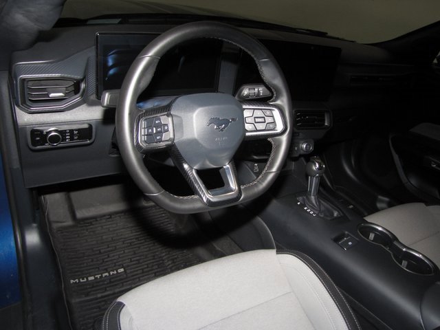 Used 2024 Ford Mustang Coupe image 13