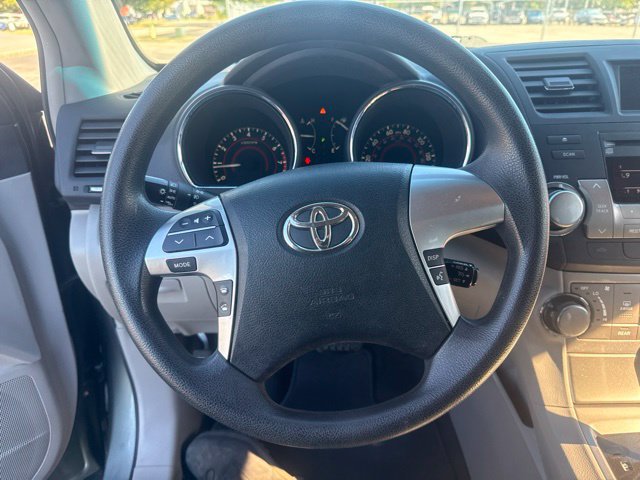 Used 2012 Toyota Highlander FWD w/ Tech Pkg image 28