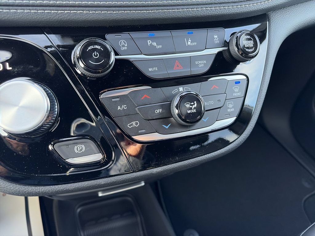 New 2026 Chrysler Pacifica Select w/ S Appearance Package FWD image 18
