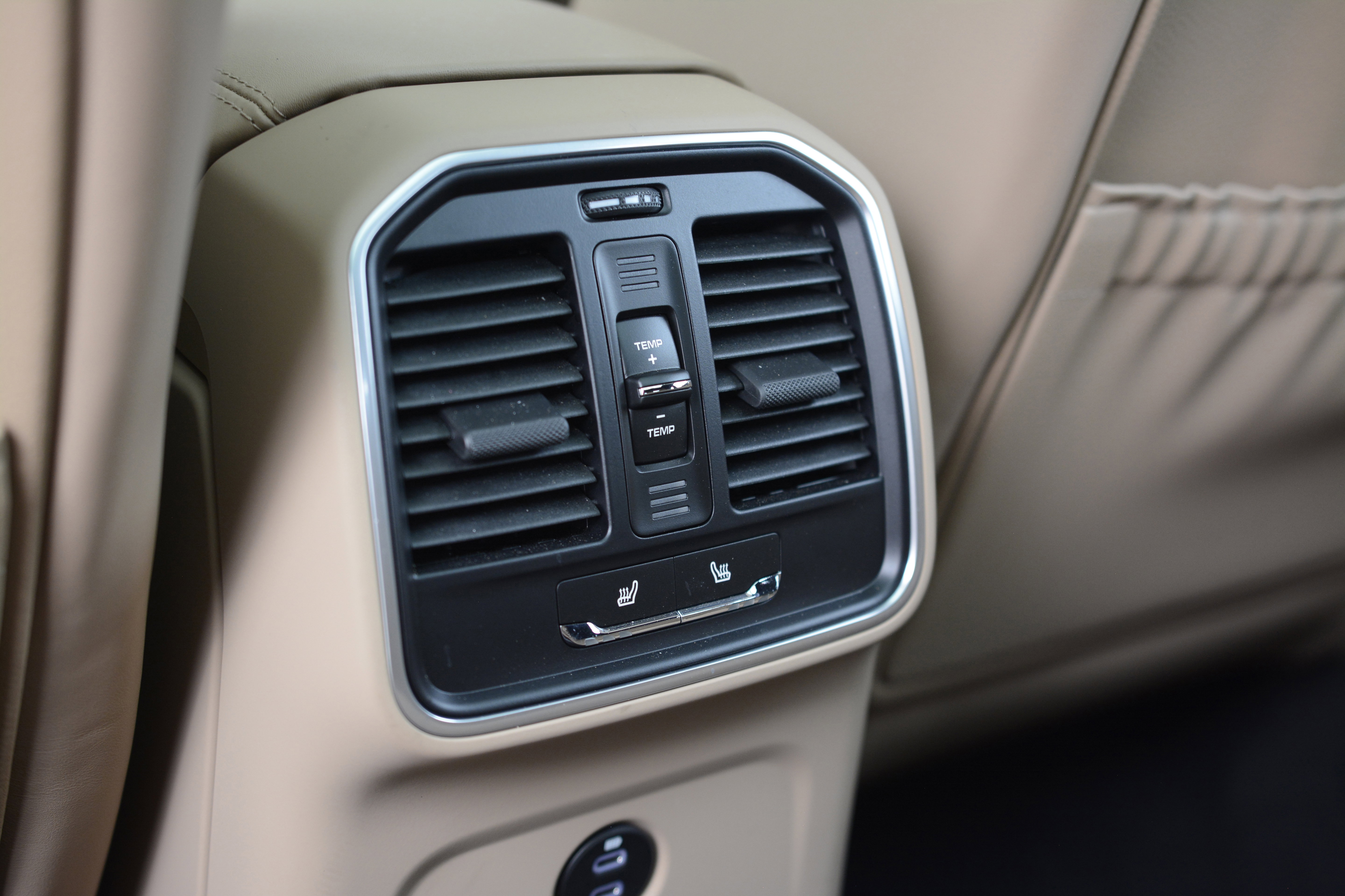 Certified 2026 Porsche Macan AWD/4WD image 33