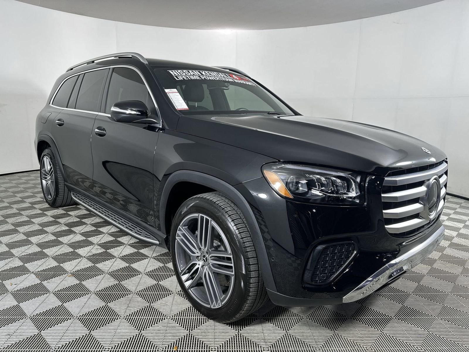 Used 2024 Mercedes-Benz GLS 450 4MATIC image 3