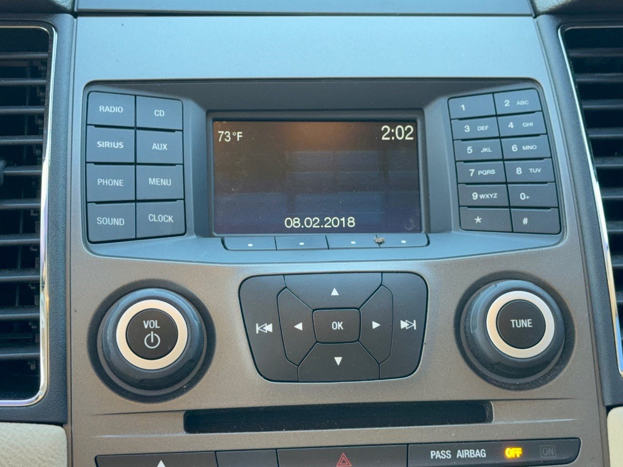 Used 2018 Ford Taurus SE FWD image 23