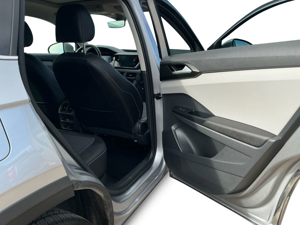 Used 2023 Volkswagen Taos SE w/ Panoramic Sunroof Package image 9