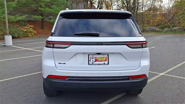 Used 2024 Jeep Grand Cherokee Altitude image 7