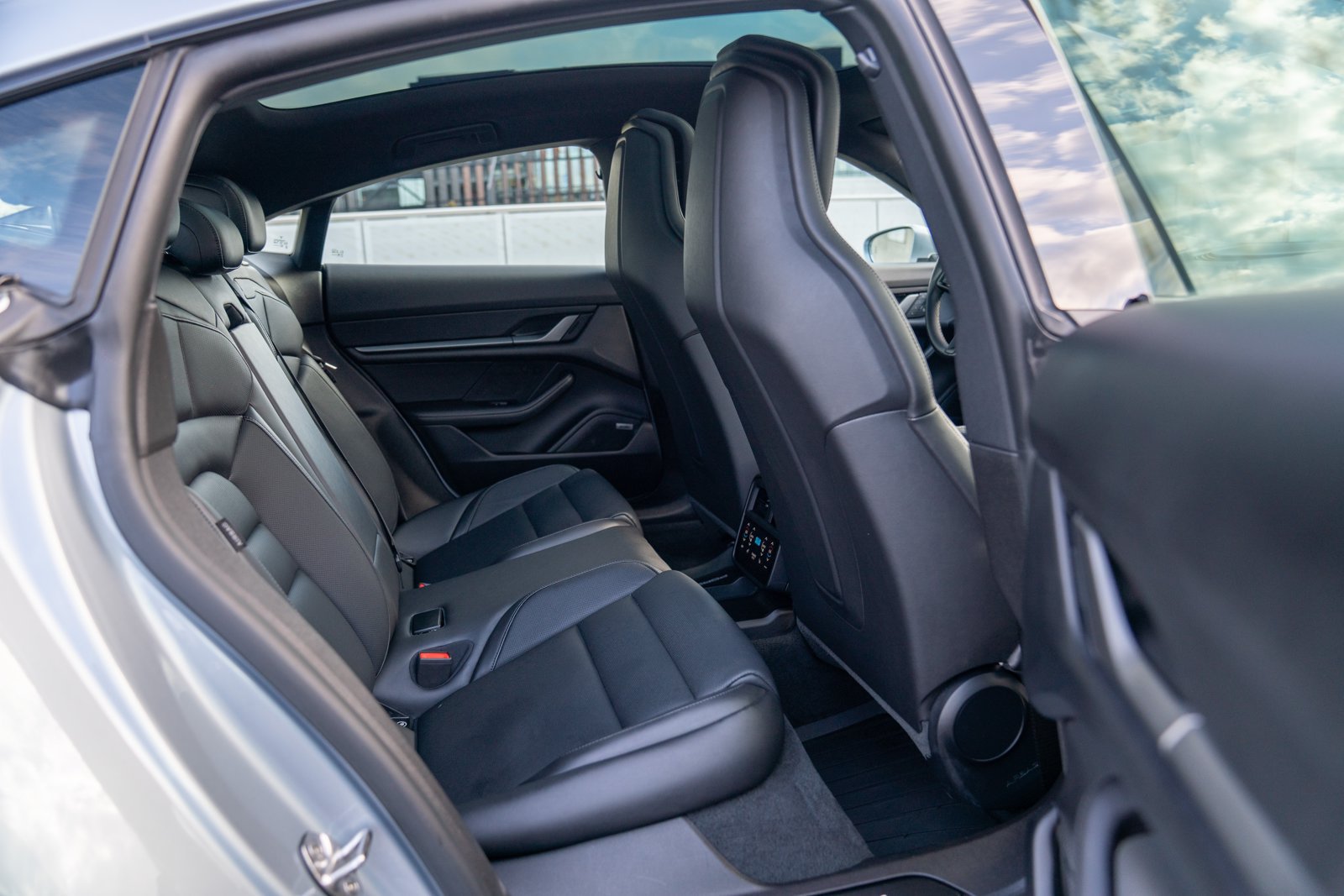 Certified 2025 Porsche Taycan AWD/4WD image 23