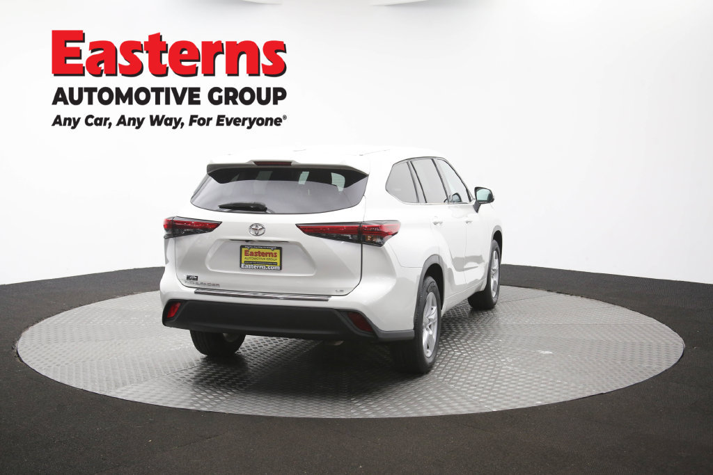 Used 2020 Toyota Highlander LE FWD image 42