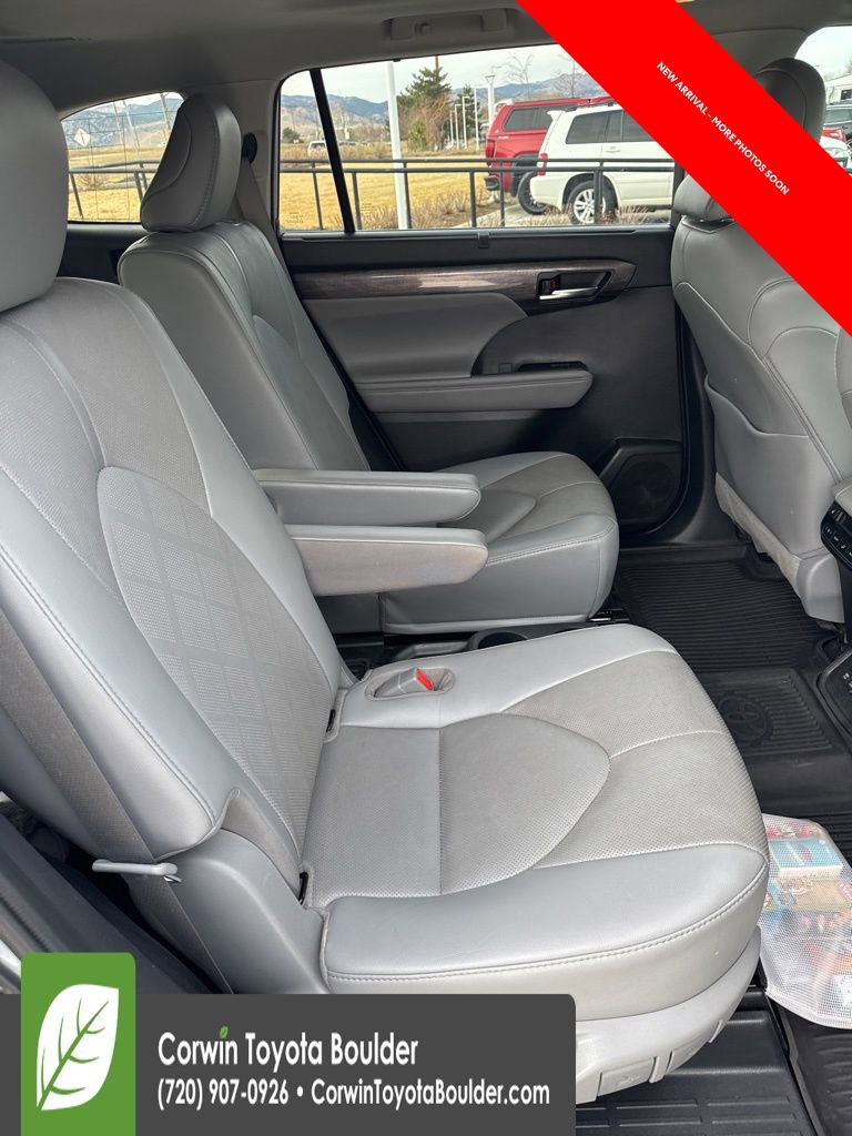 Used 2021 Toyota Highlander Platinum image 10