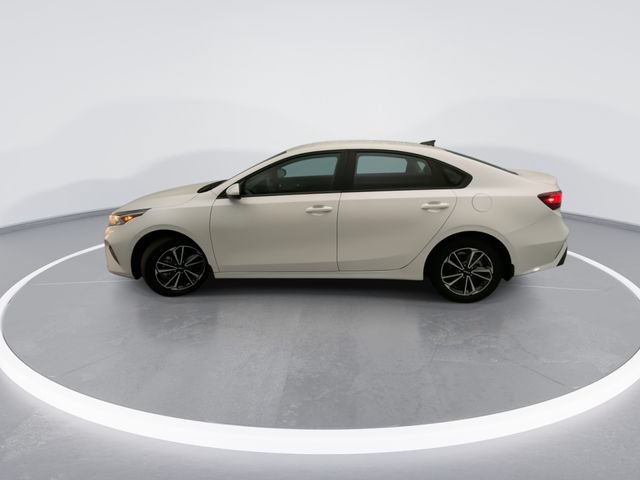 Used 2023 Kia Forte LXS FWD image 3