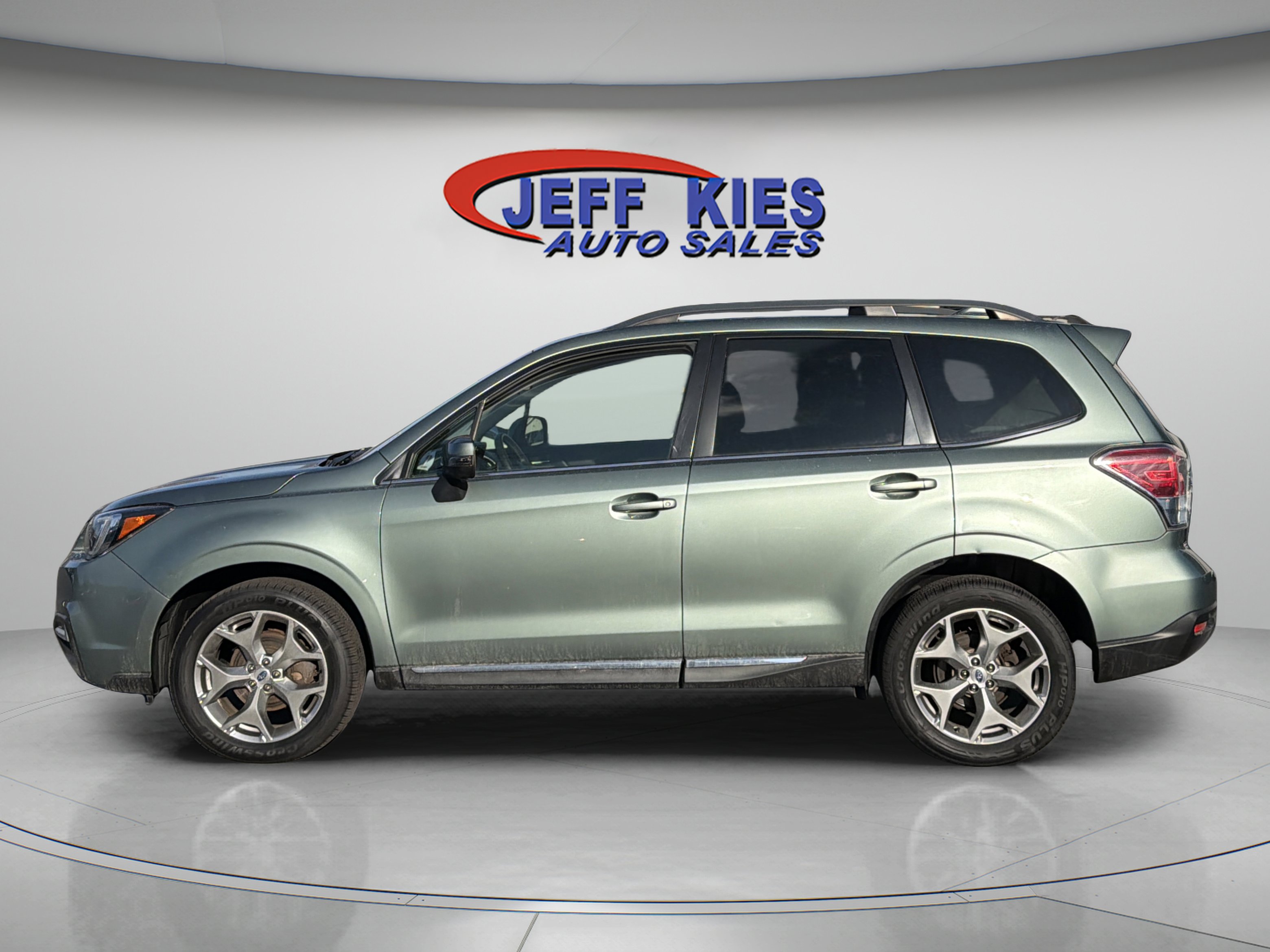 Used 2017 Subaru Forester 2.5i Touring image 4