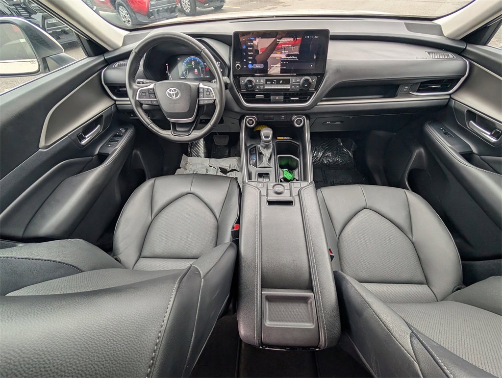 Used 2024 Toyota Grand Highlander XLE image 25