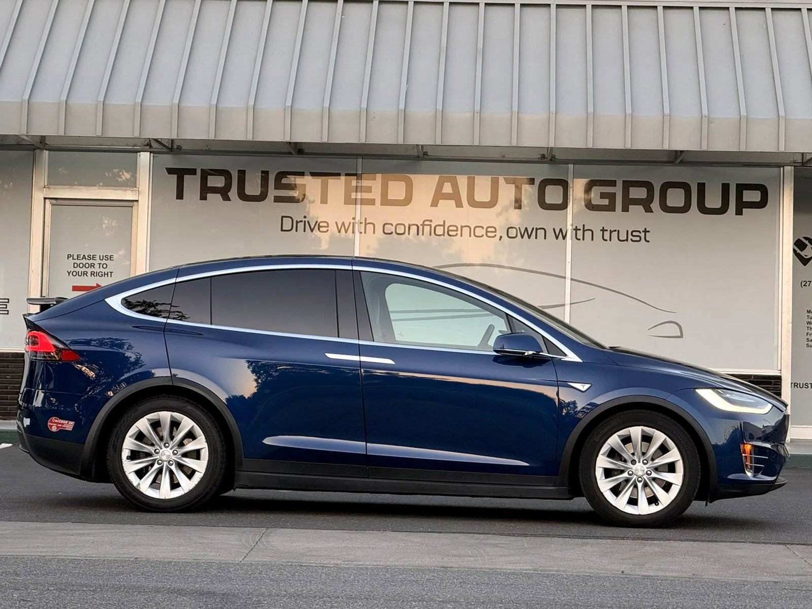Used 2016 Tesla Model X 75D AWD/4WD image 4