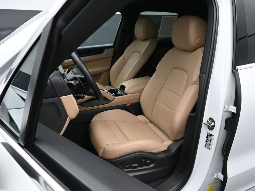 Certified 2025 Porsche Cayenne image 5
