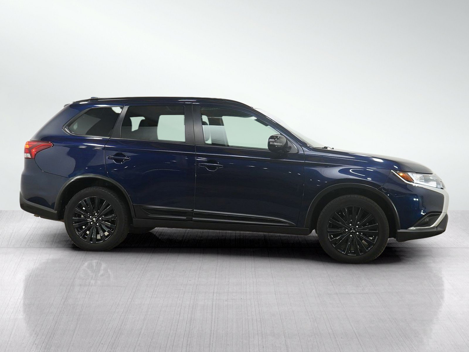 Used 2020 Mitsubishi Outlander LE AWD/4WD image 6