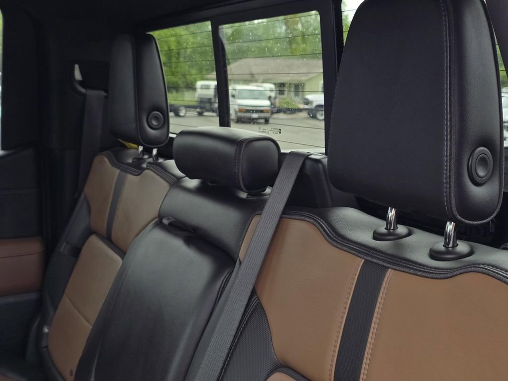 Used 2021 Chevrolet Silverado 1500 High Country w/ Technology Package AWD/4WD image 31