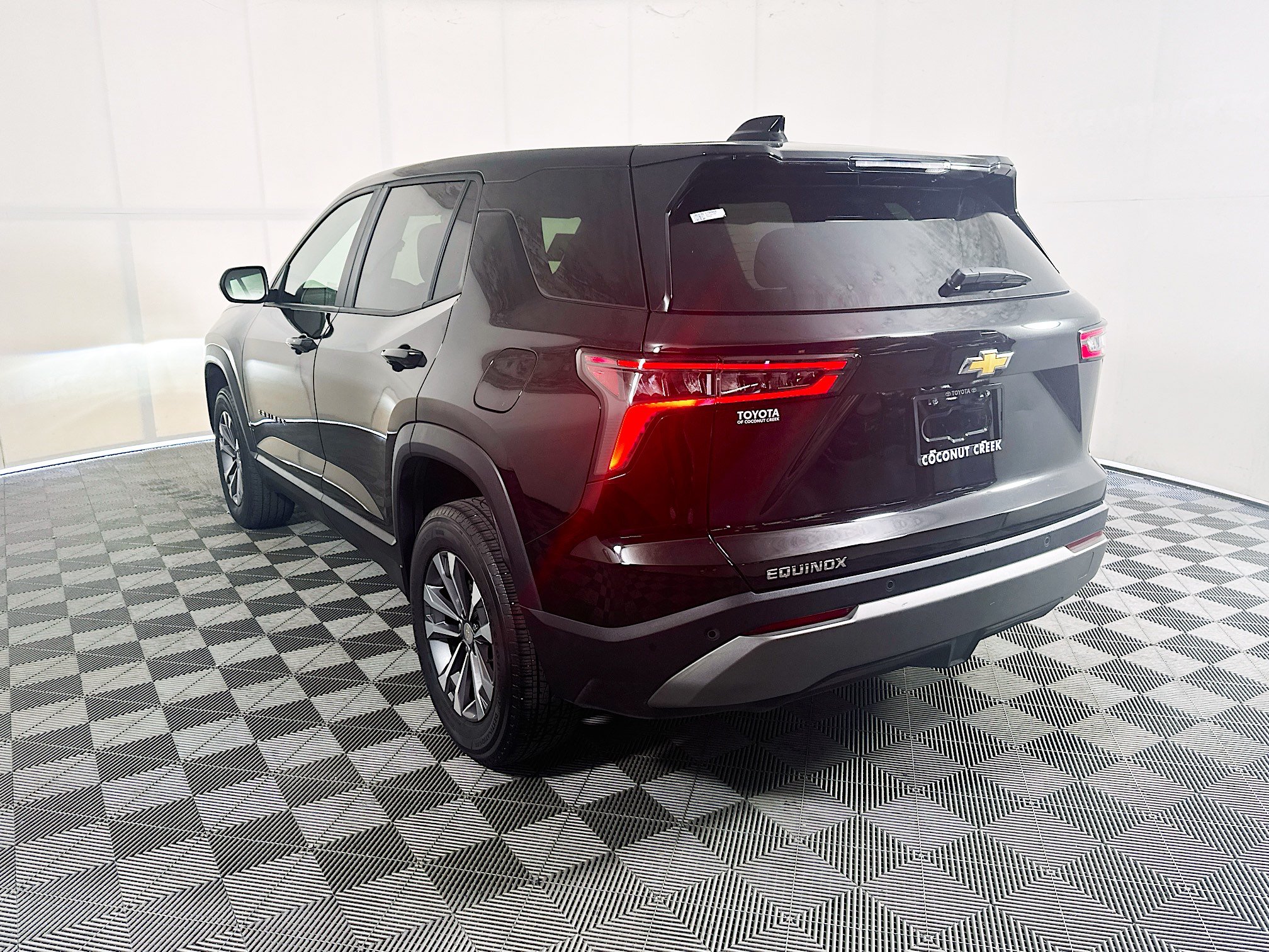 Used 2025 Chevrolet Equinox LT FWD image 5