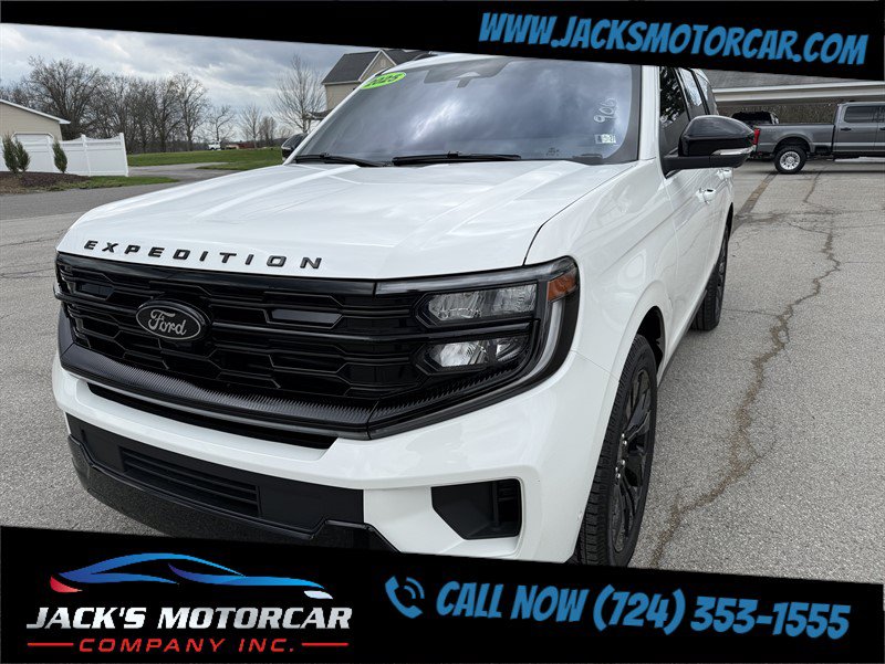 Used 2025 Ford Expedition Platinum w/ Stealth Appearance Package AWD/4WD image 2