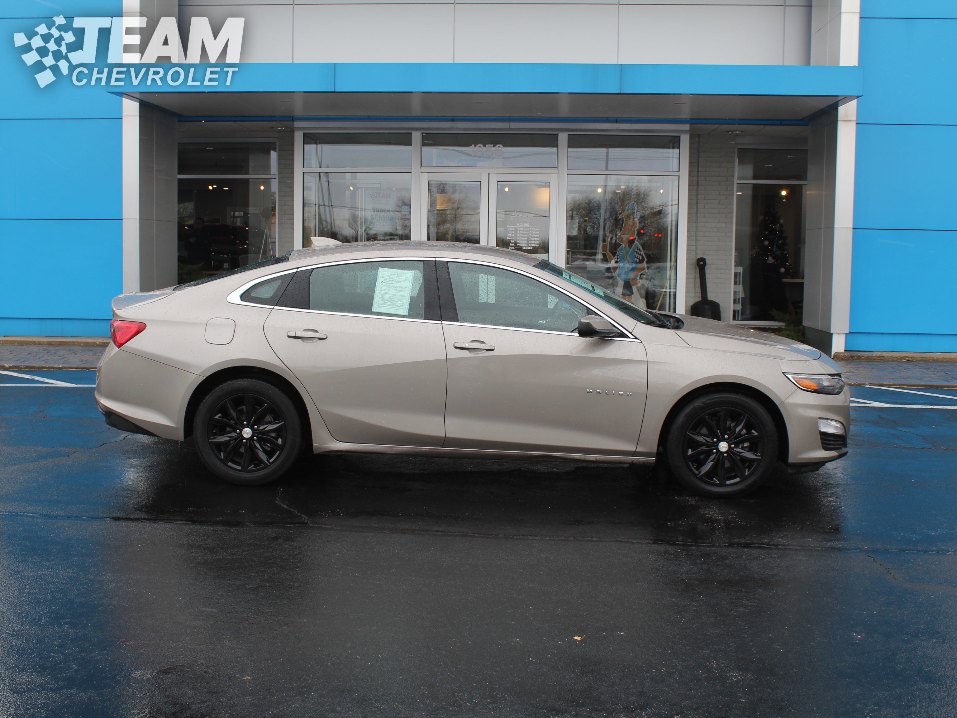 Used 2023 Chevrolet Malibu LT image 3