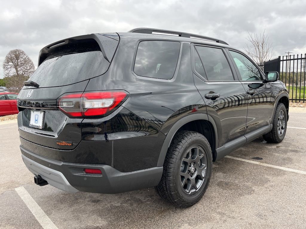 Certified 2025 Honda Pilot TrailSport image 4