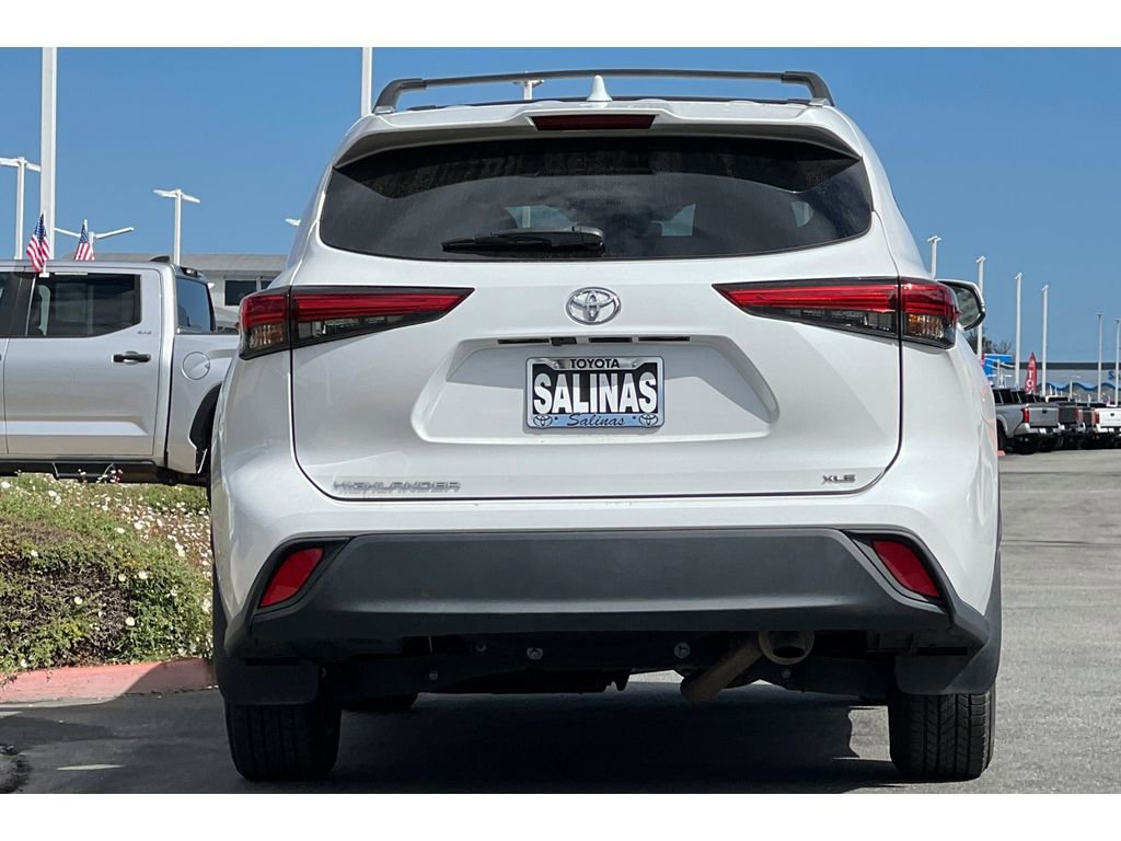 Used 2023 Toyota Highlander XLE image 5