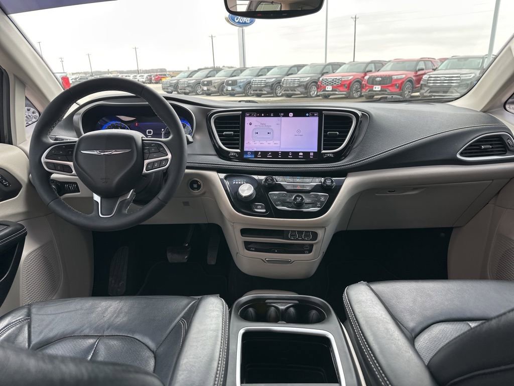 Used 2022 Chrysler Pacifica Touring-L w/ Uconnect Theater Family Group image 20