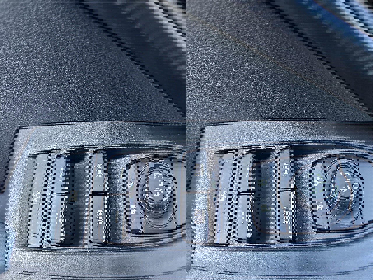 Certified 2025 Subaru Crosstrek 2.0i Premium image 27