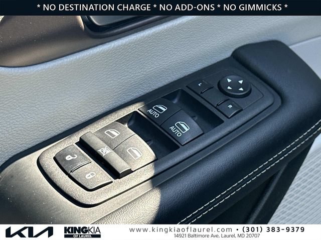 Used 2023 Chrysler Voyager LX FWD image 20