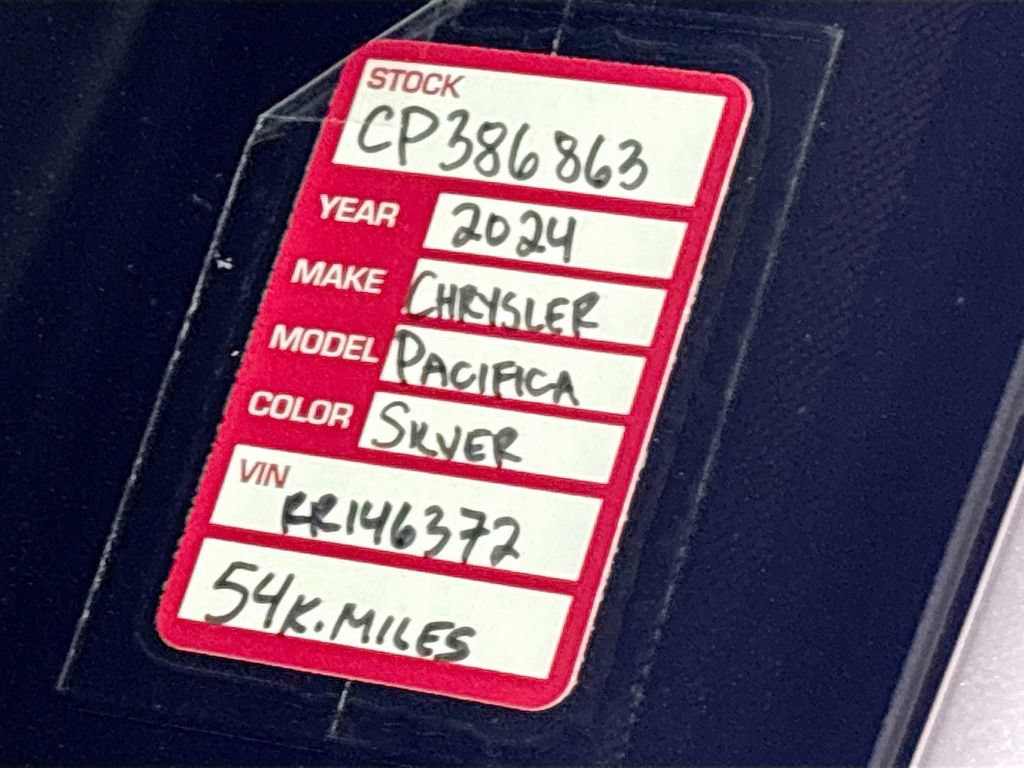 Used 2024 Chrysler Pacifica Touring-L FWD image 23