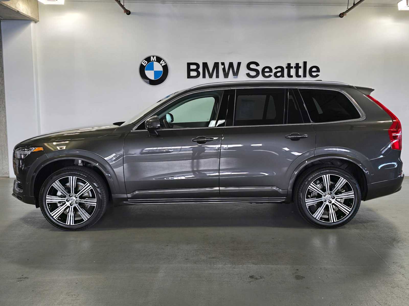 Used 2025 Volvo XC90 B6 Ultra w/ Protection Package Premier image 3