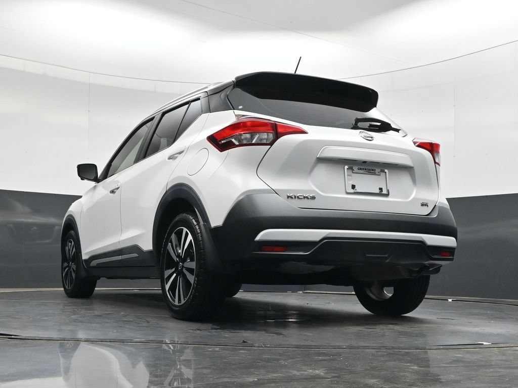 Used 2018 Nissan Kicks SR w/ Premium Package FWD image 35