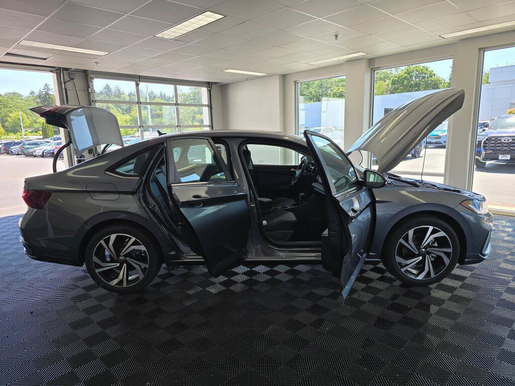 New 2026 Volkswagen Jetta SEL FWD image 17