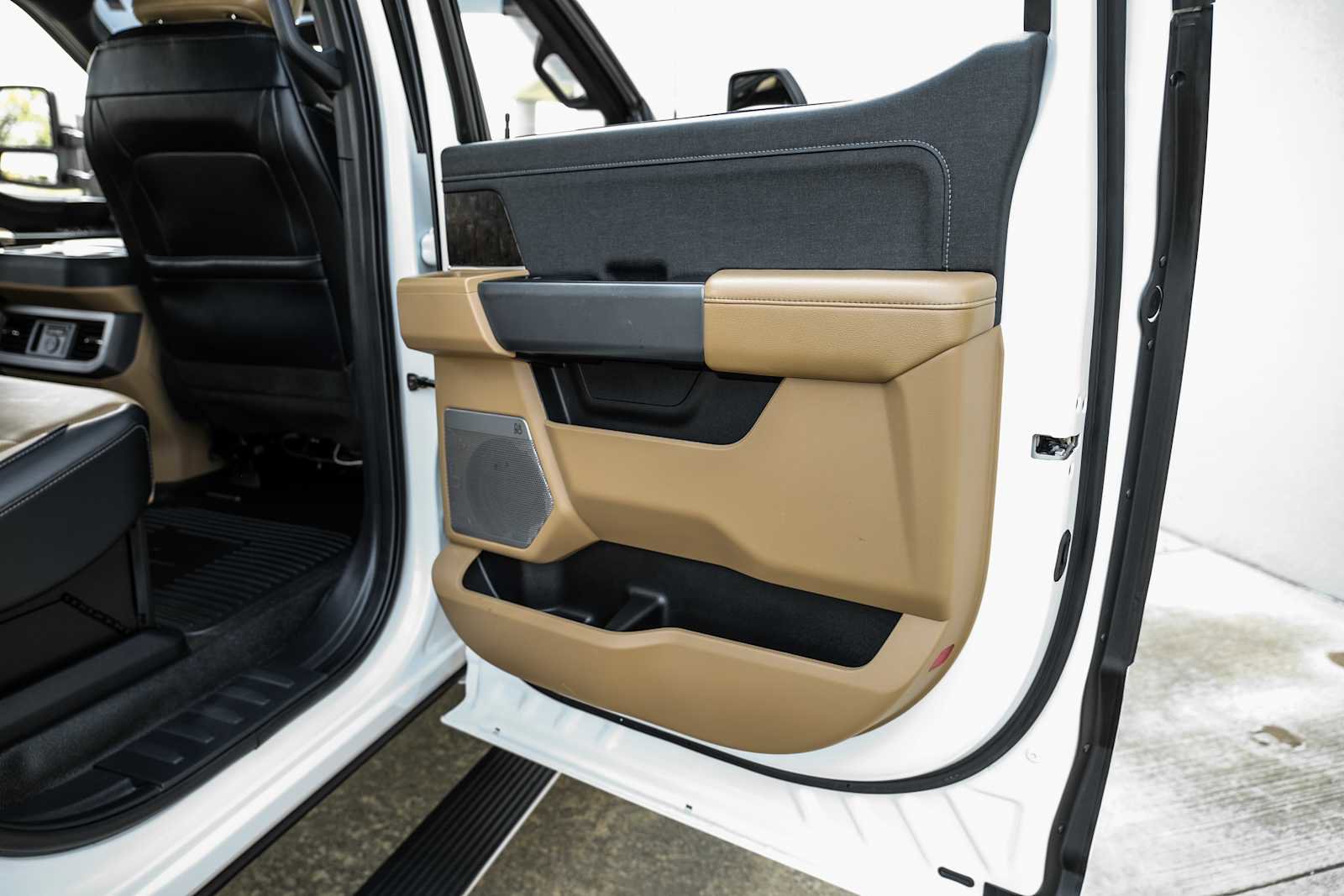 Used 2023 Ford F350 Lariat w/ FX4 Off-Road Package image 44