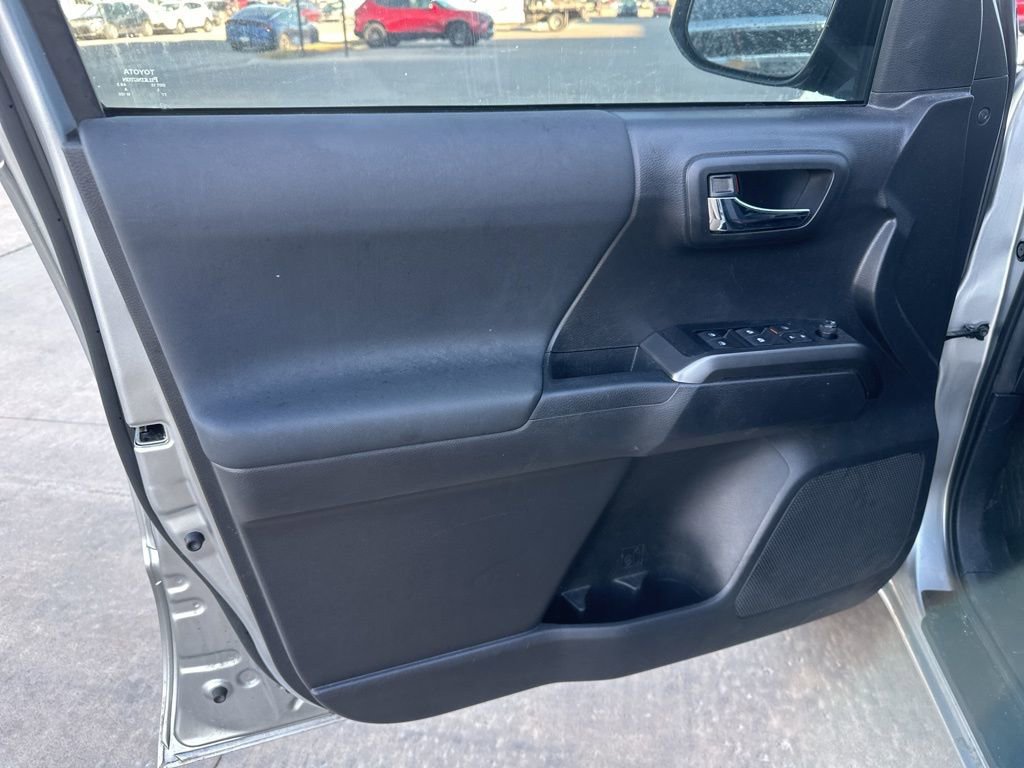 Used 2022 Toyota Tacoma TRD Sport image 6