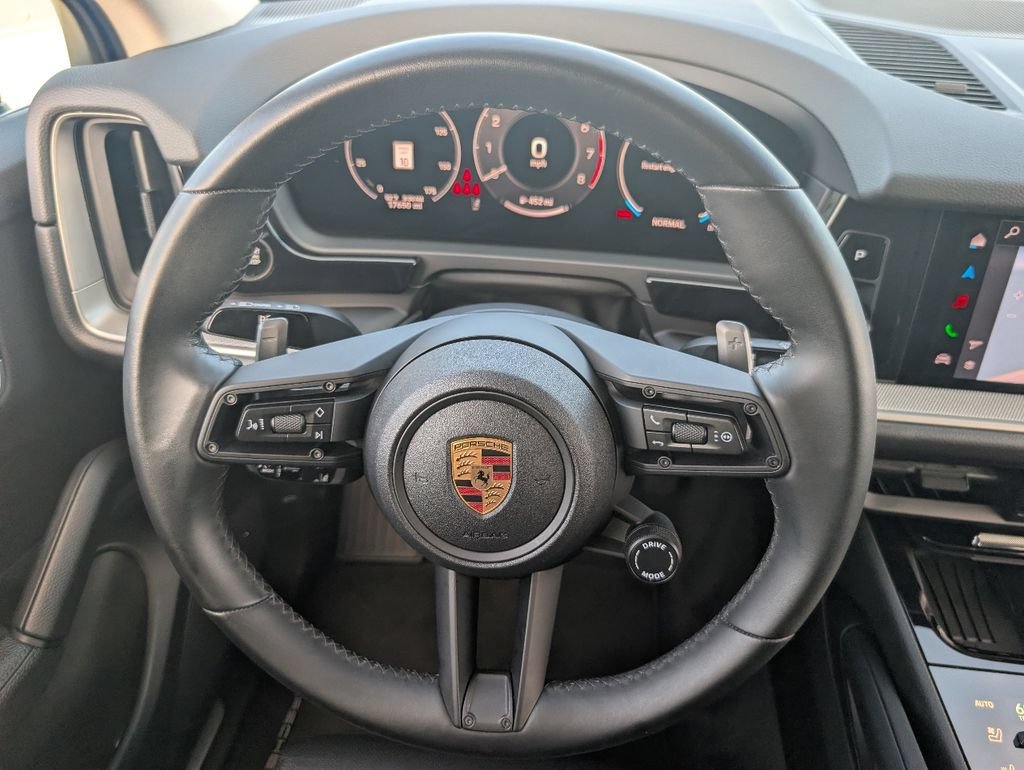 Certified 2025 Porsche Cayenne AWD/4WD image 21