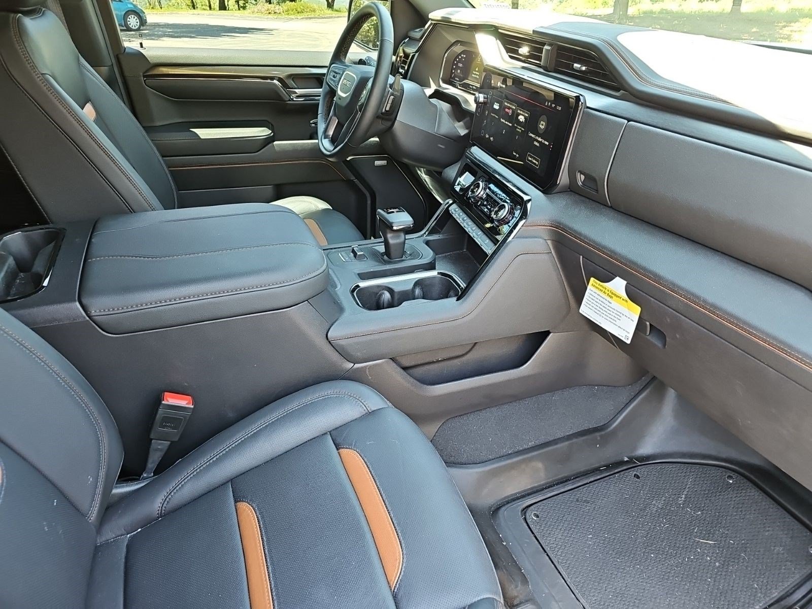Used 2024 GMC Sierra 1500 AT4 w/ Technology Package AWD/4WD image 10
