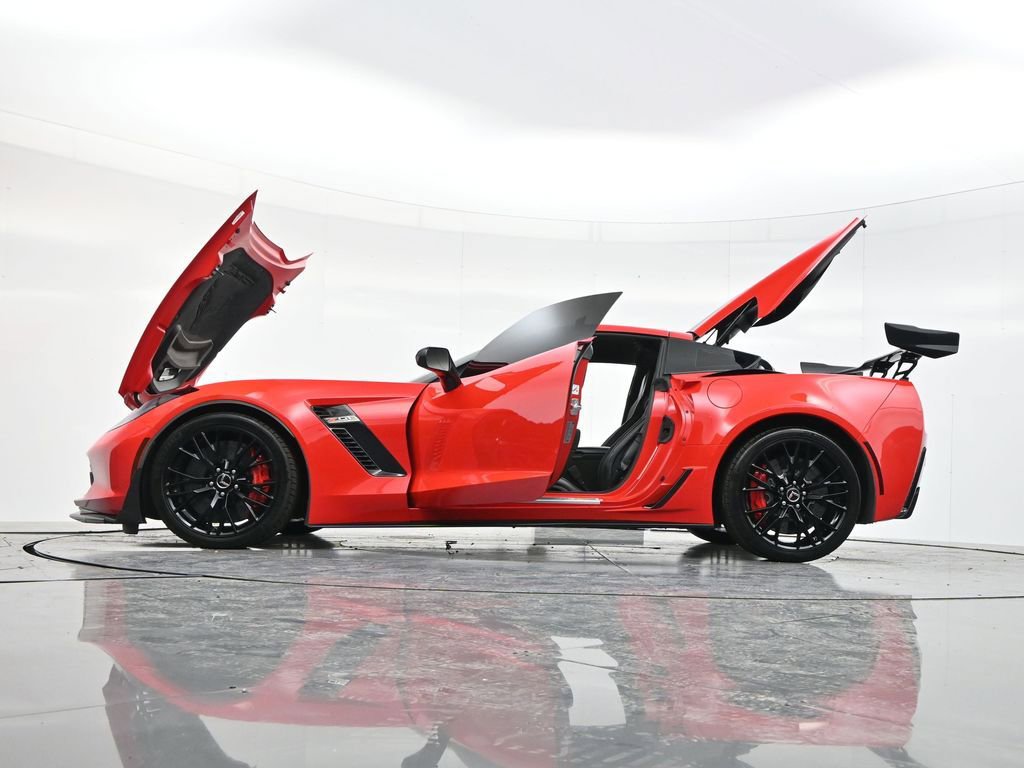 Used 2015 Chevrolet Corvette Z06 w/ 3LZ Preferred Equipment Group RWD image 52