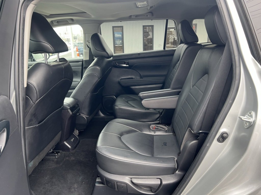 Used 2022 Toyota Highlander XLE image 12