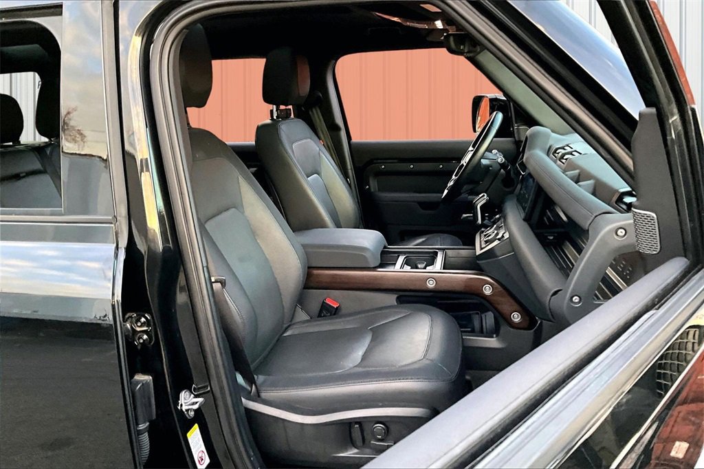 Used 2023 Land Rover Defender 110 X-Dynamic SE image 29