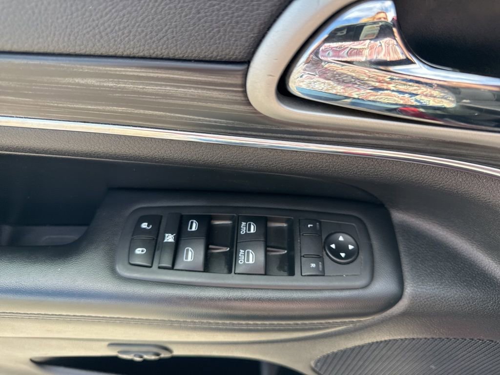 Used 2019 Jeep Grand Cherokee Limited image 14