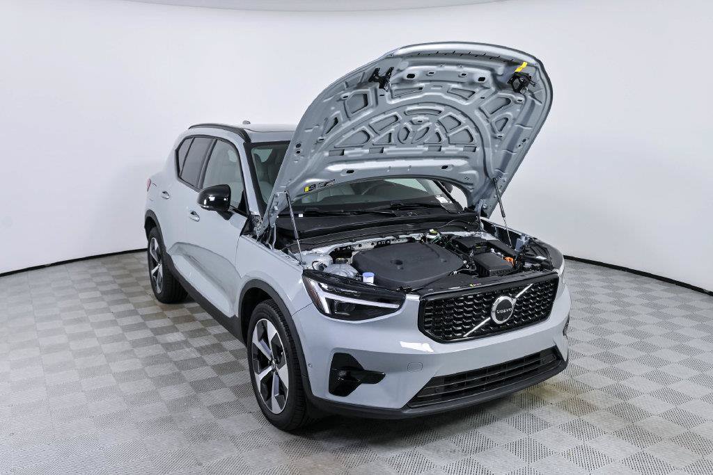 Certified 2026 Volvo XC40 B5 Plus AWD/4WD image 34