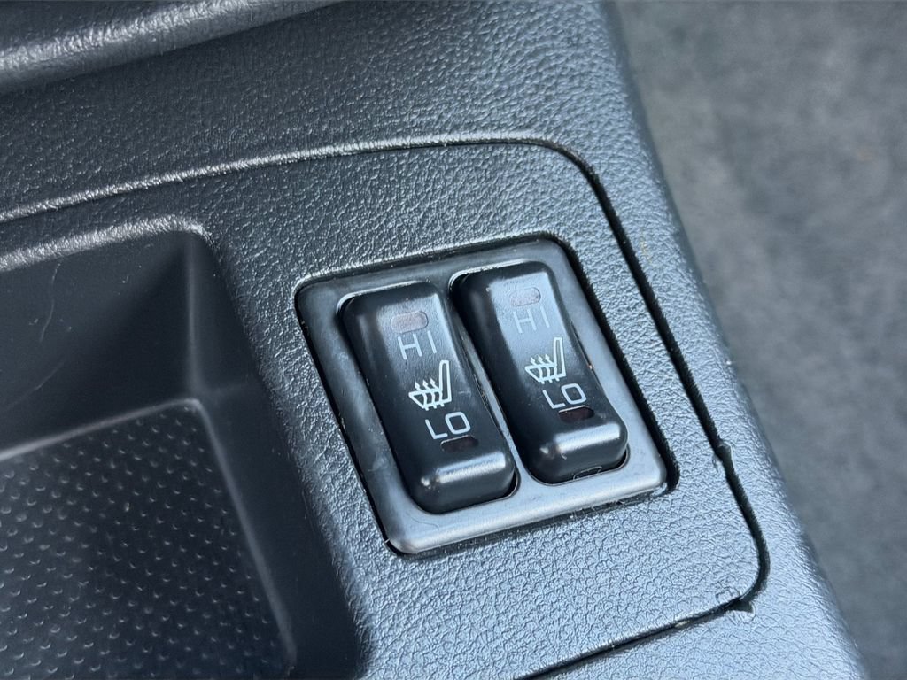 Used 2004 Mitsubishi Outlander XLS FWD image 24