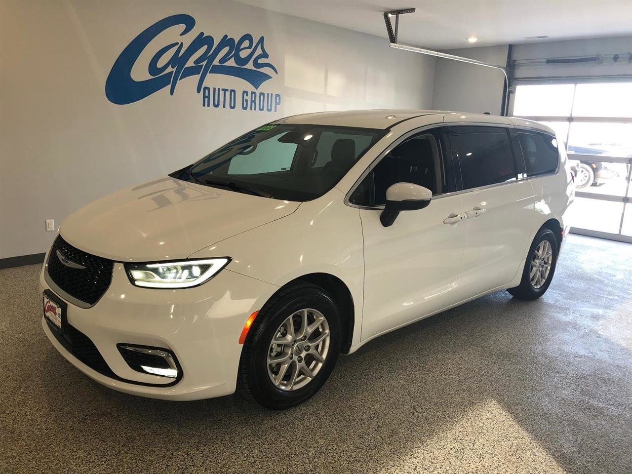 Used 2023 Chrysler Pacifica Touring-L