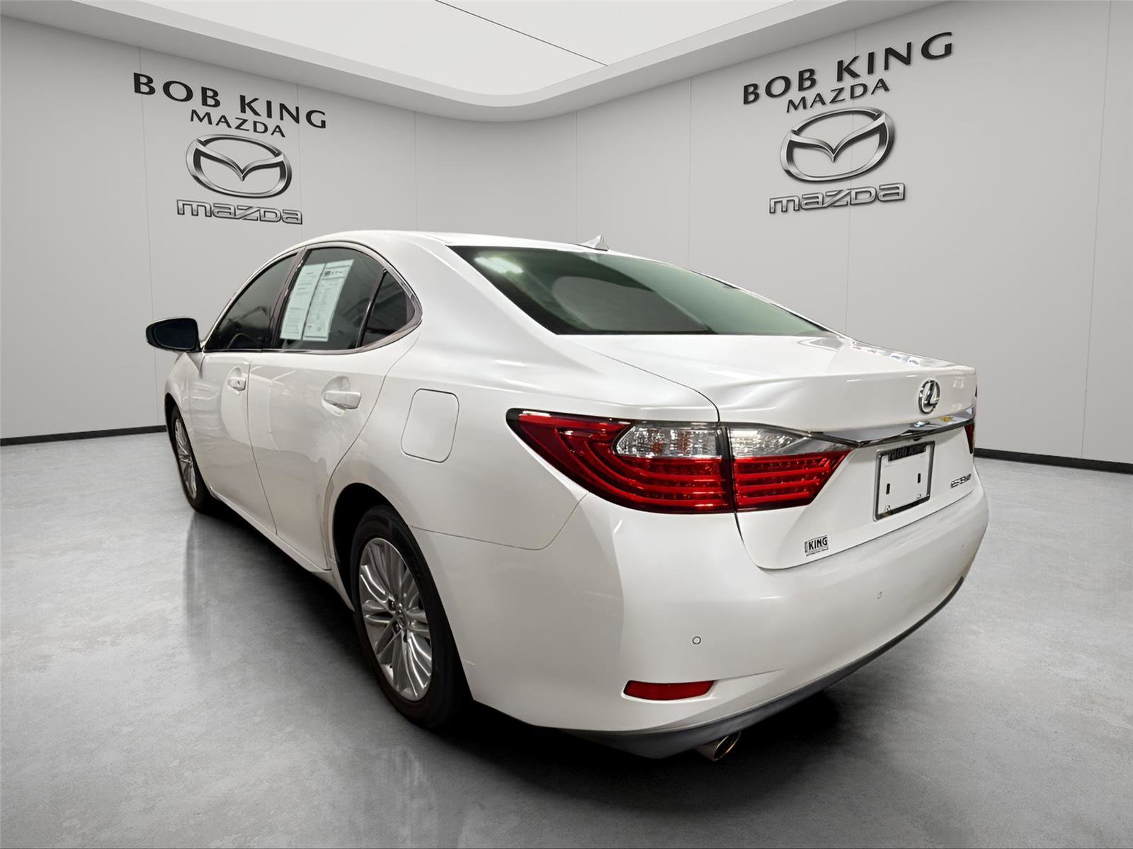 Used 2013 Lexus ES 350 w/ Luxury Pkg FWD image 3