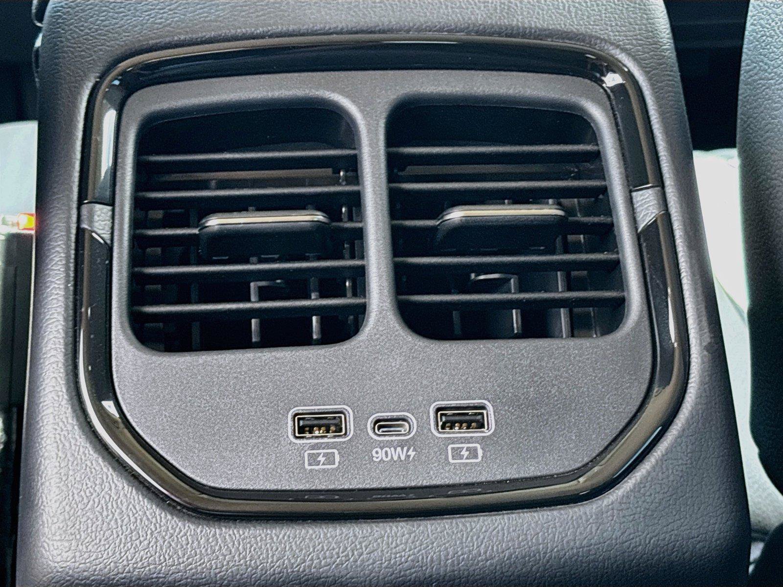 New 2027 VinFast VF 8 Eco AWD/4WD image 24
