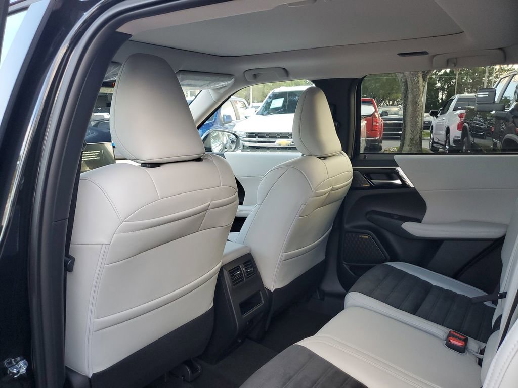 New 2026 Mitsubishi Outlander SE image 17