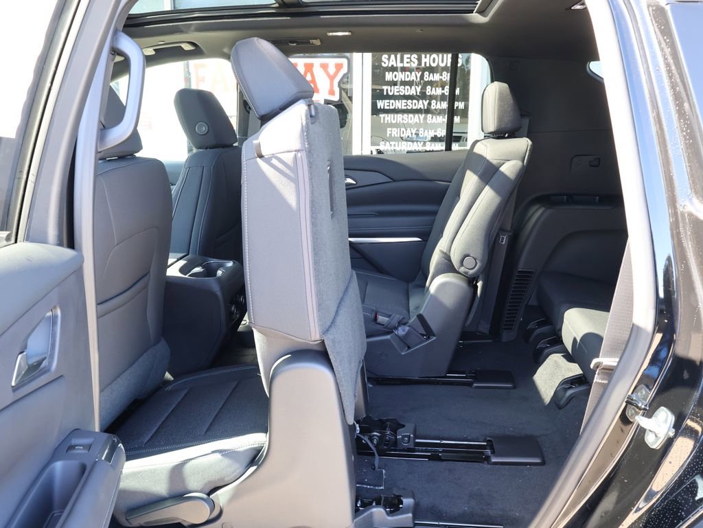 New 2026 Chevrolet Traverse LT w/ Sun and Wheel Package FWD image 28