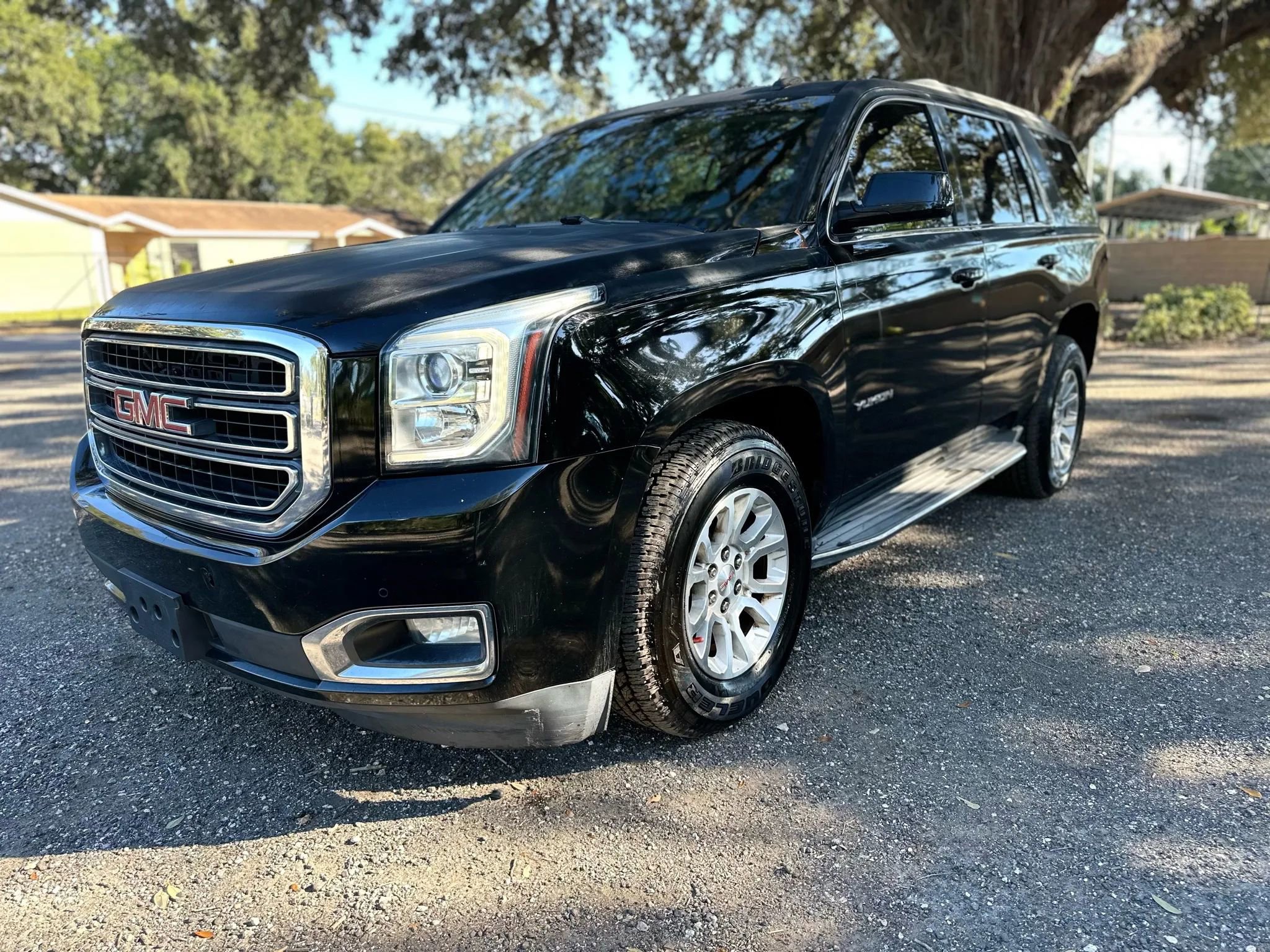 Used 2016 GMC Yukon SLT image 1