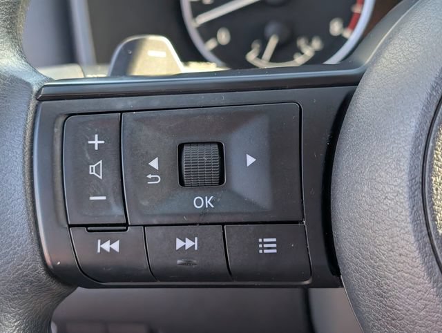 Used 2023 Nissan Rogue S AWD/4WD image 23