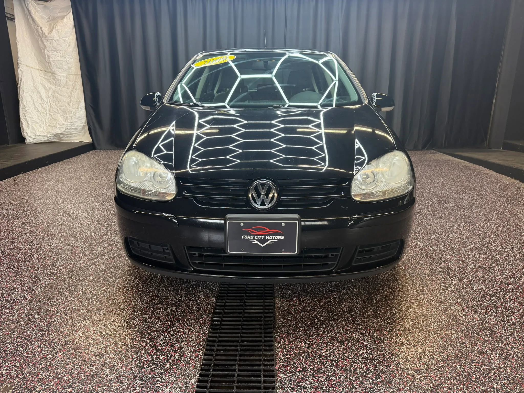 Used 2009 Volkswagen Rabbit S FWD image 2